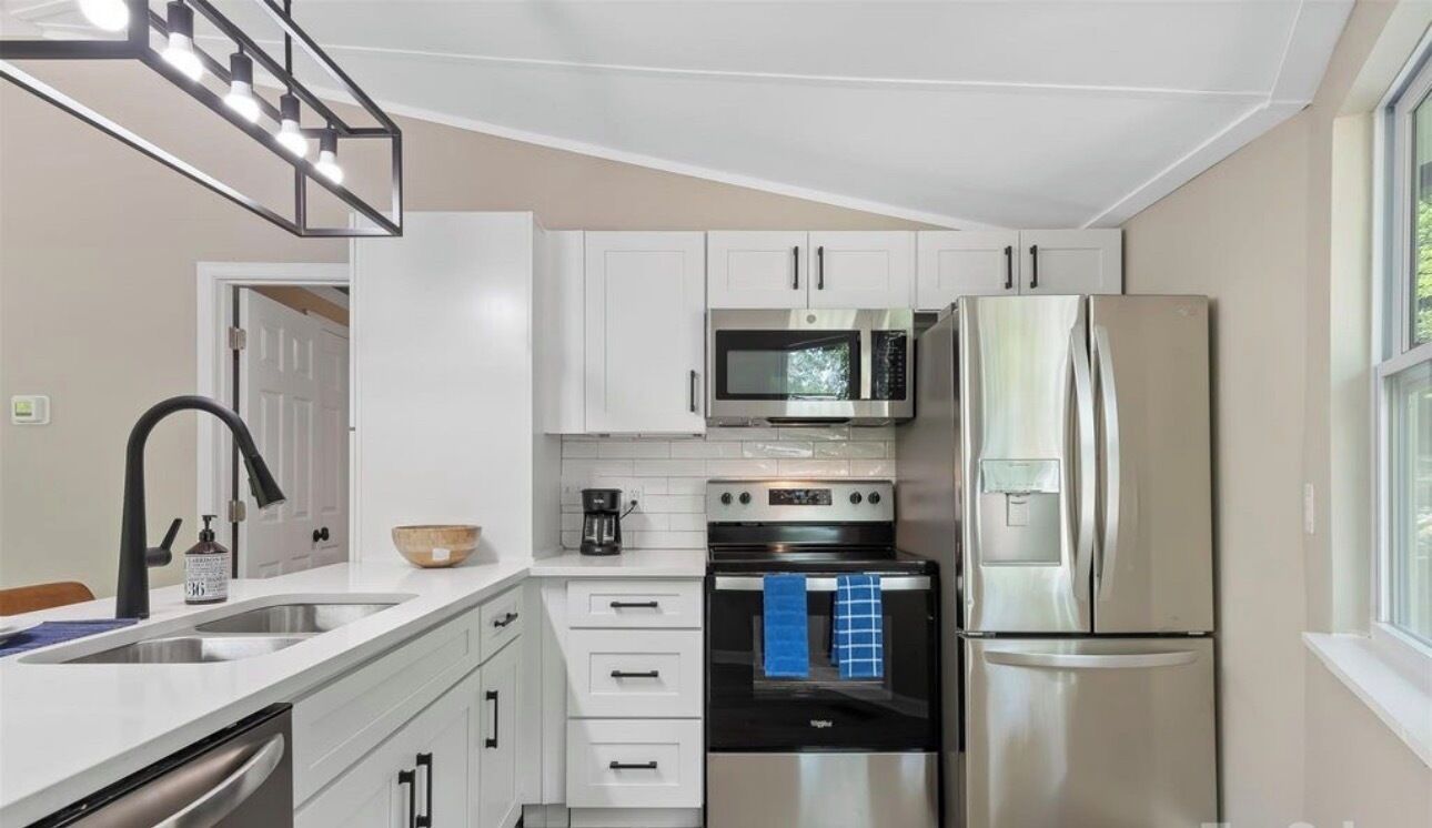 Mikrobølgeovn, kokeplater og oppvaskmaskin