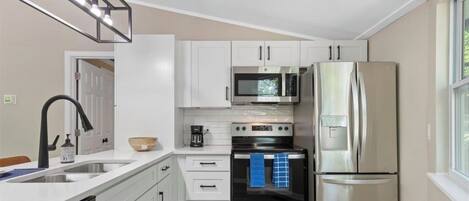 Microones, placa de cuina i rentaplats