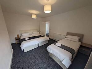 2 Schlafzimmer, Schreibtisch, Bügeleisen/Bügelbrett, WLAN