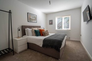 1 bedroom, iron/ironing board, WiFi, bed sheets - Church Road Retreats - The Cove (Kessingland)