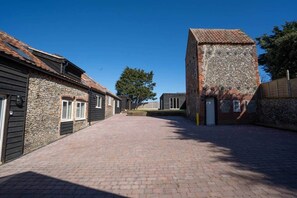 Property grounds - Church Road Retreats - The Cove (Kessingland)