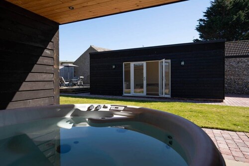 Church Road Retreats - The Cove