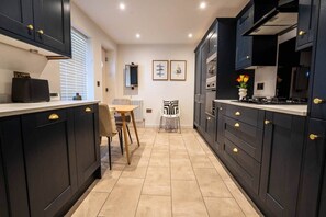 Dining - Church Road Retreats - The Cove (Kessingland)