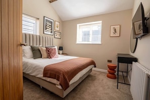 2 chambres, fer et planche à repasser, Wi-Fi, draps fournis