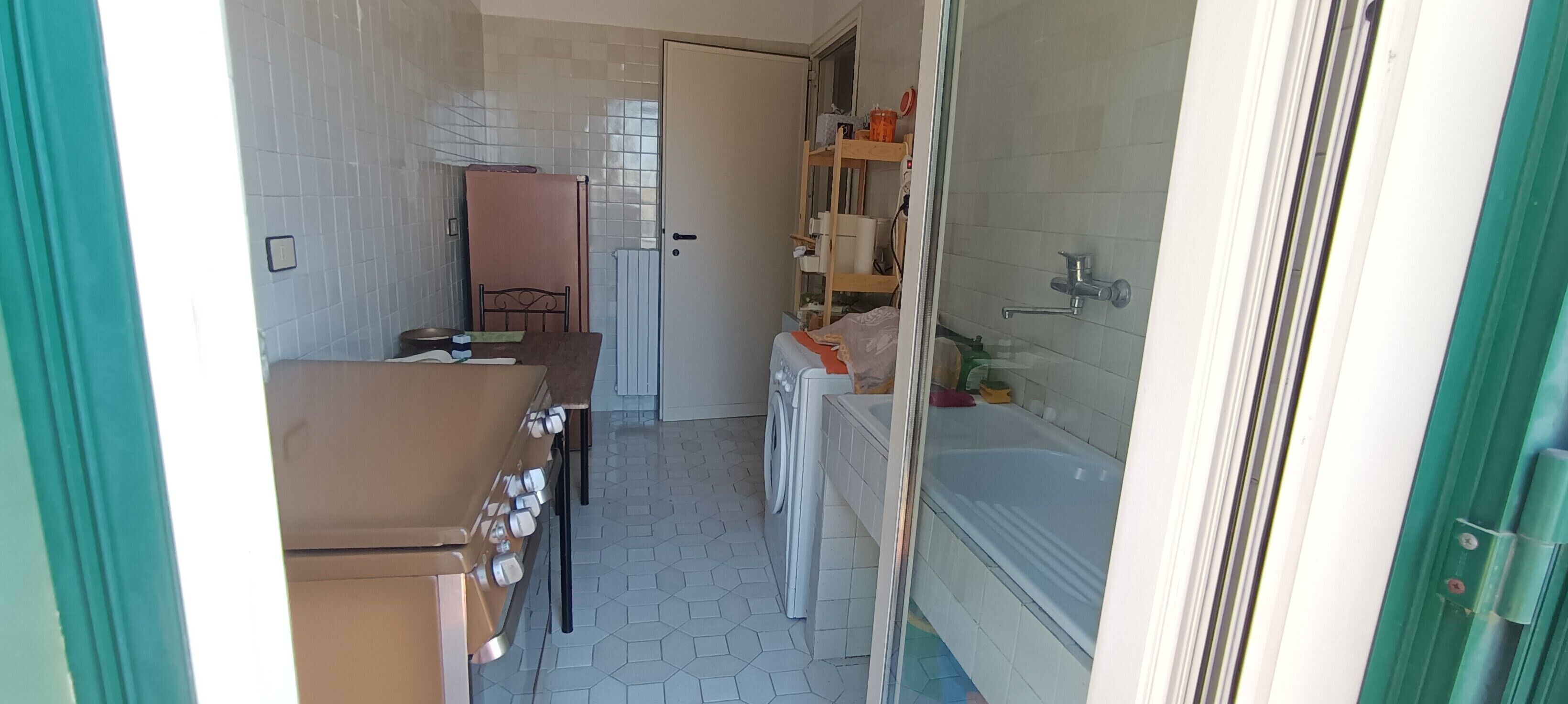 Haartrockner, Bidet, Handtücher, Seife