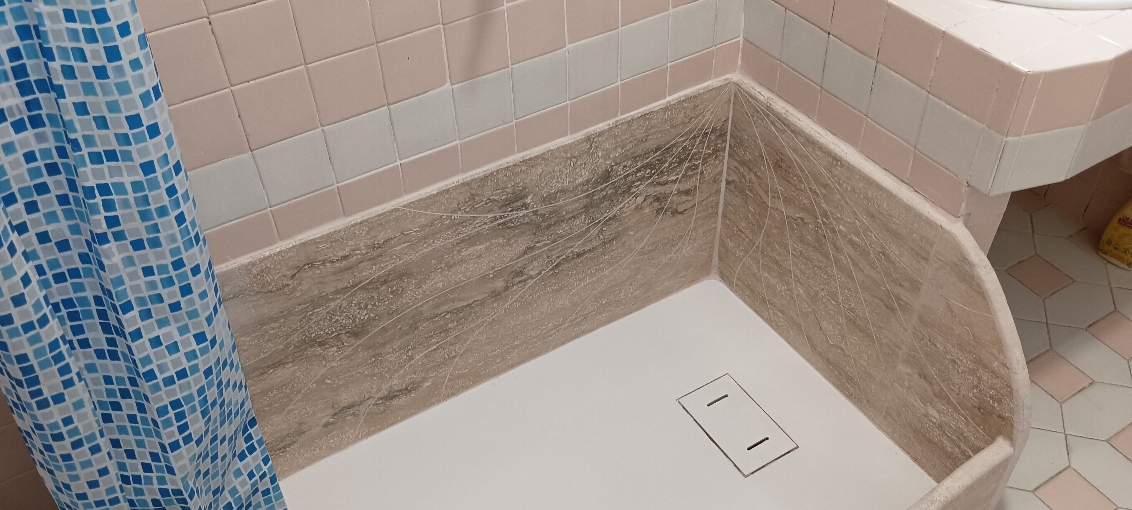 Sèche-cheveux, bidet, serviettes fournies, savon