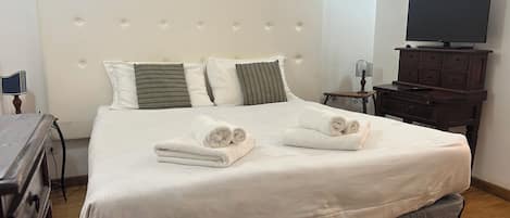 2 عدّة غرف نوم وواي فاي مجانًا وملاءات أسرّة