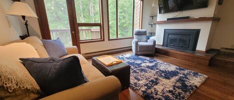 Smart TV, fireplace, DVD player, table tennis