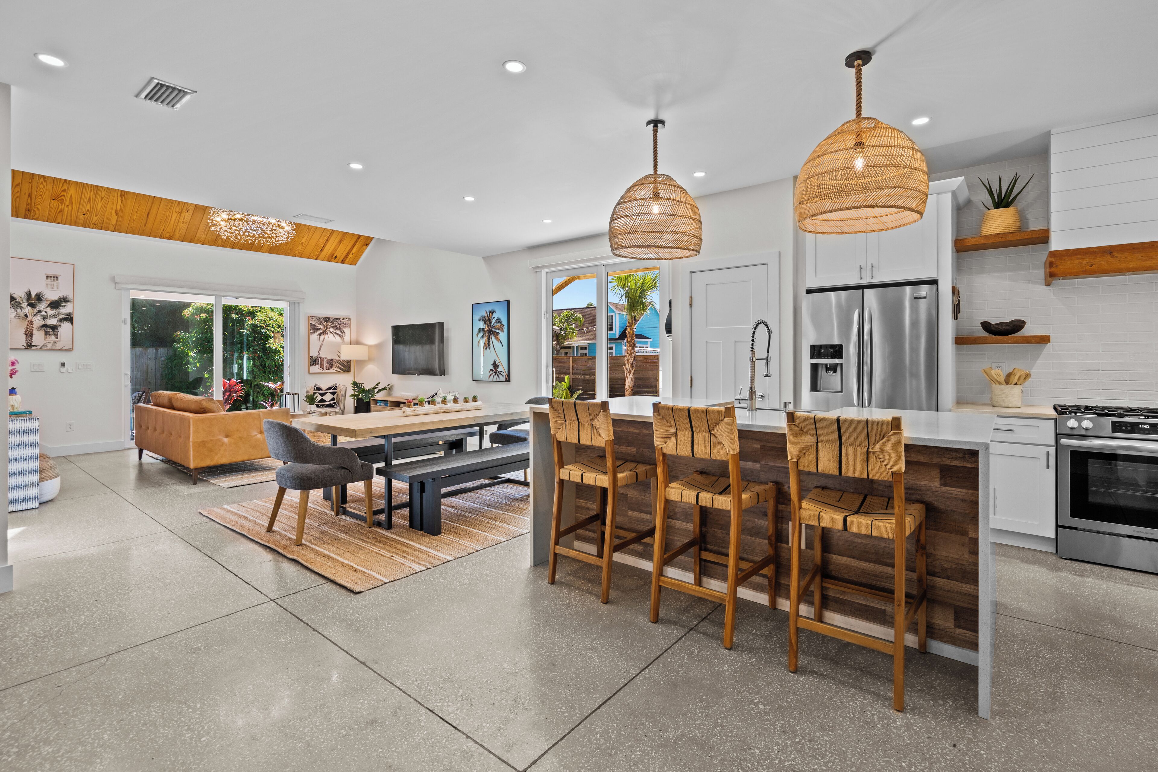 雪櫃、微波爐、焗爐、爐具