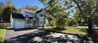 Spacious 2BR Basement Apt – 5 Mins to Beach