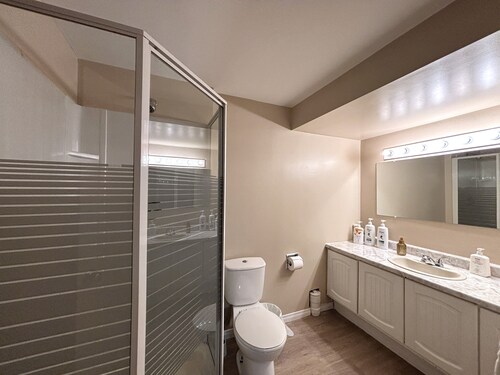 Spacious 2BR Basement Apt – 5 Mins to Beach