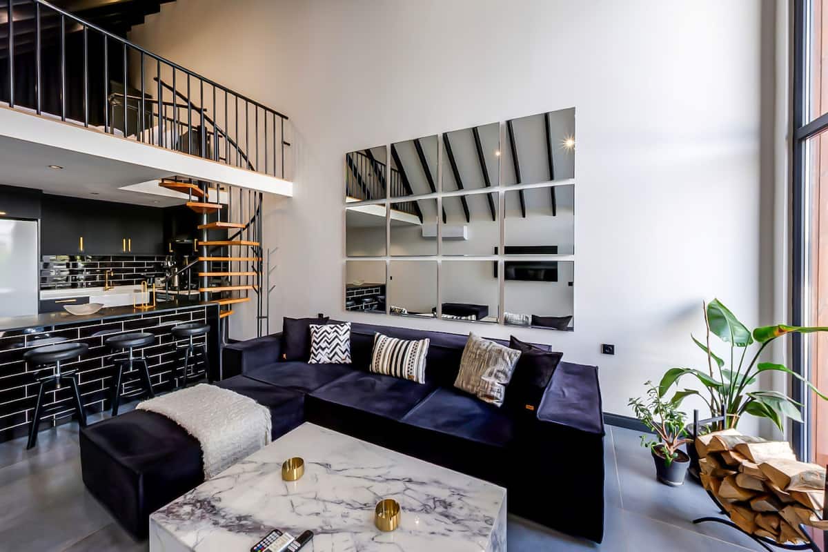 Laptop workspace, free WiFi