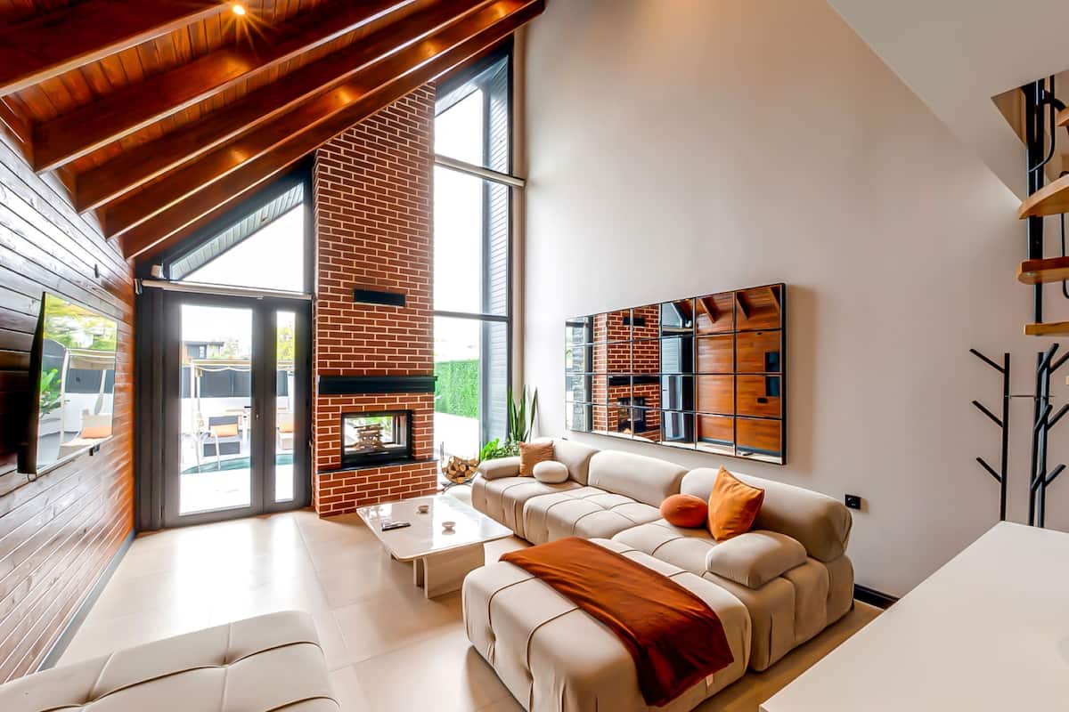 Laptop workspace, free WiFi