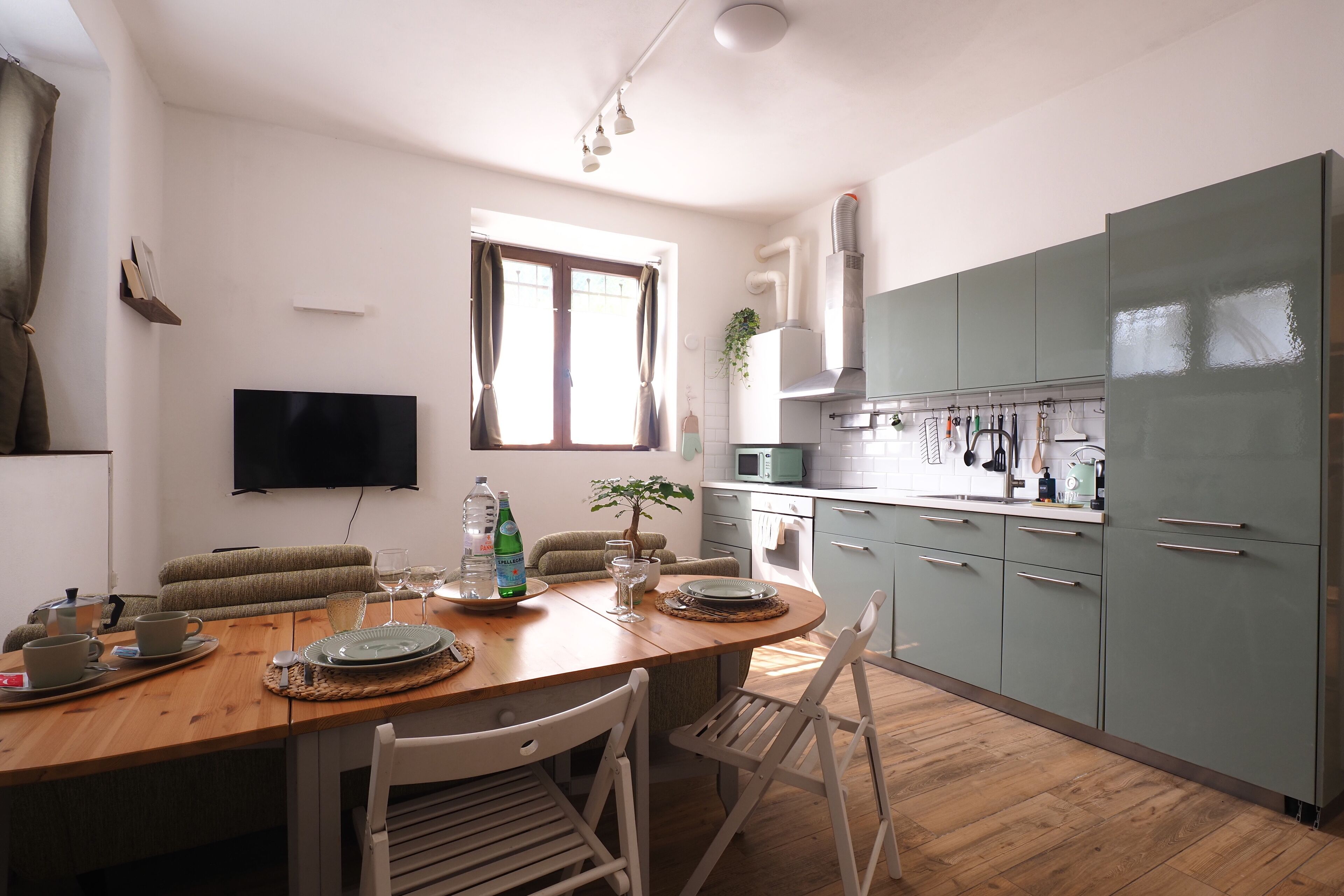 Mikrowelle, Ofen, Herdplatte, Geschirrspüler