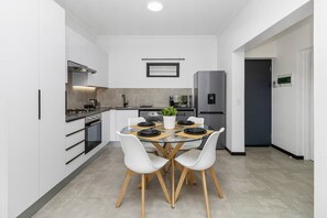 Apartment (2 Bedrooms) | Interior - Mandalay Hideaway (Johannesburg)