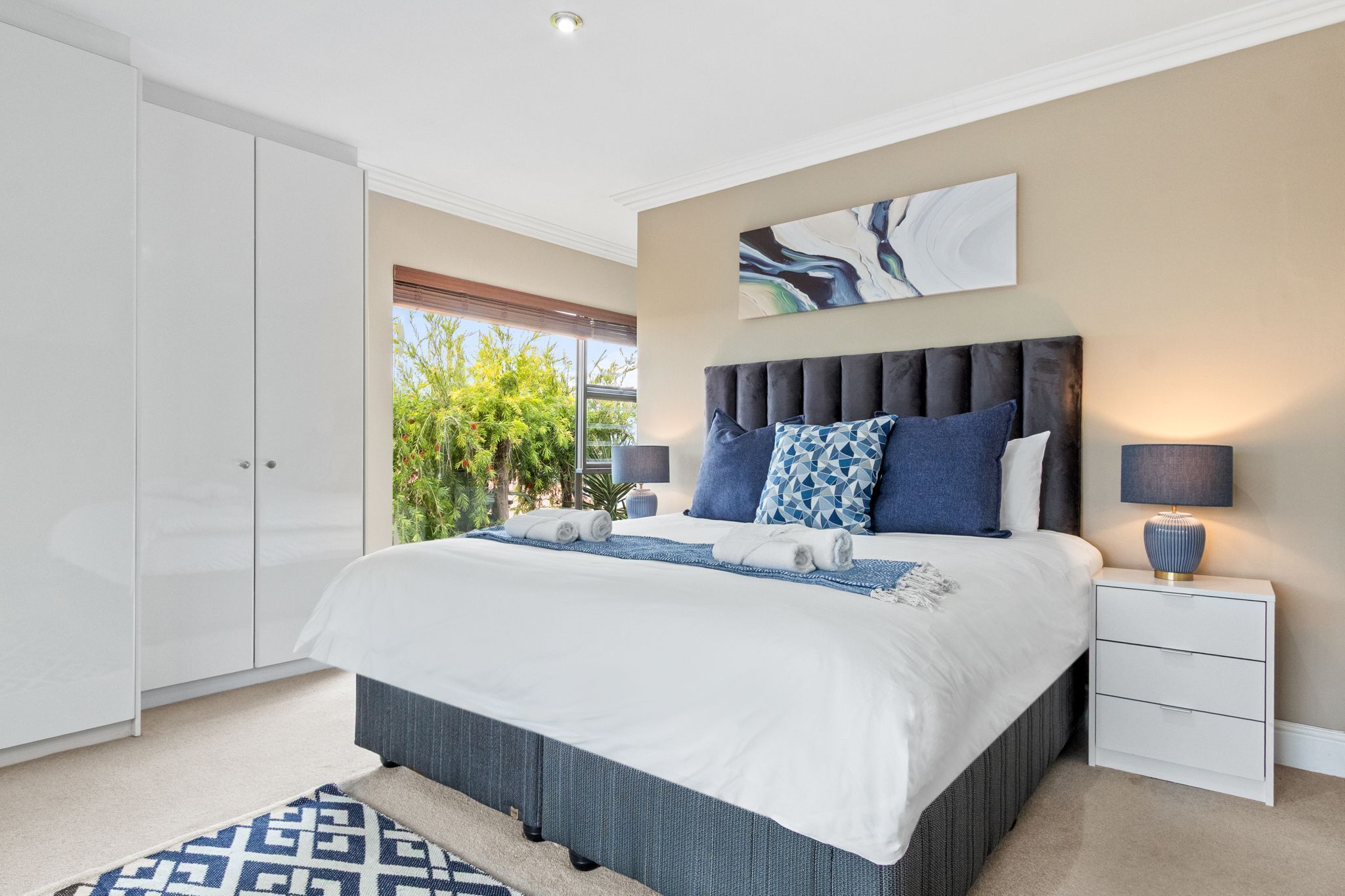 House (6 Bedrooms) | Interior