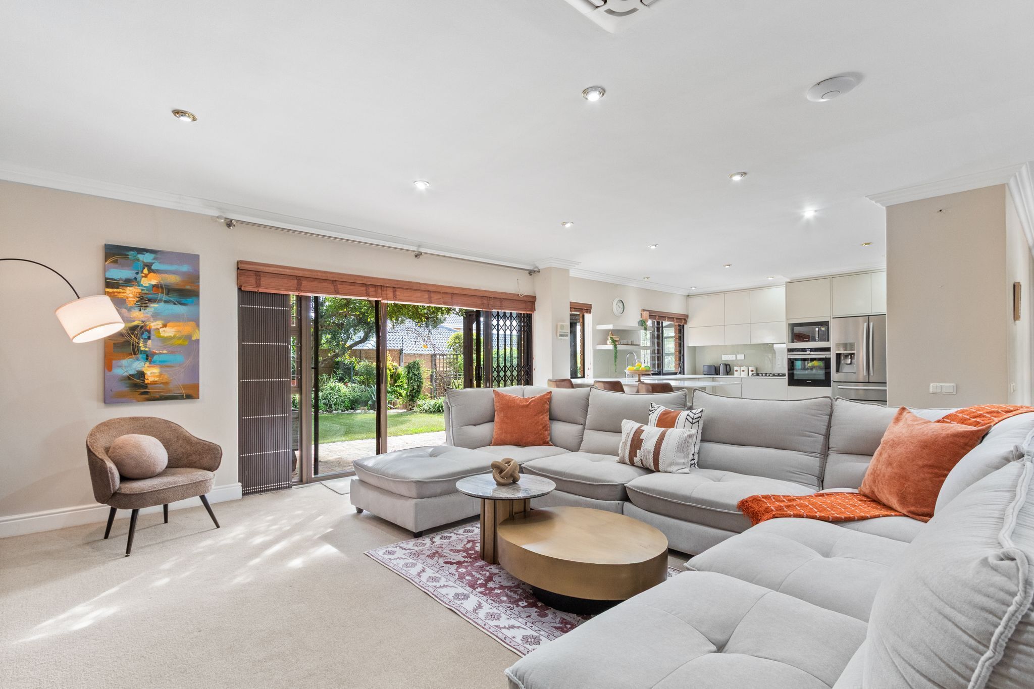 House (6 Bedrooms) | Interior