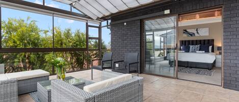 House (6 Bedrooms) | Interior