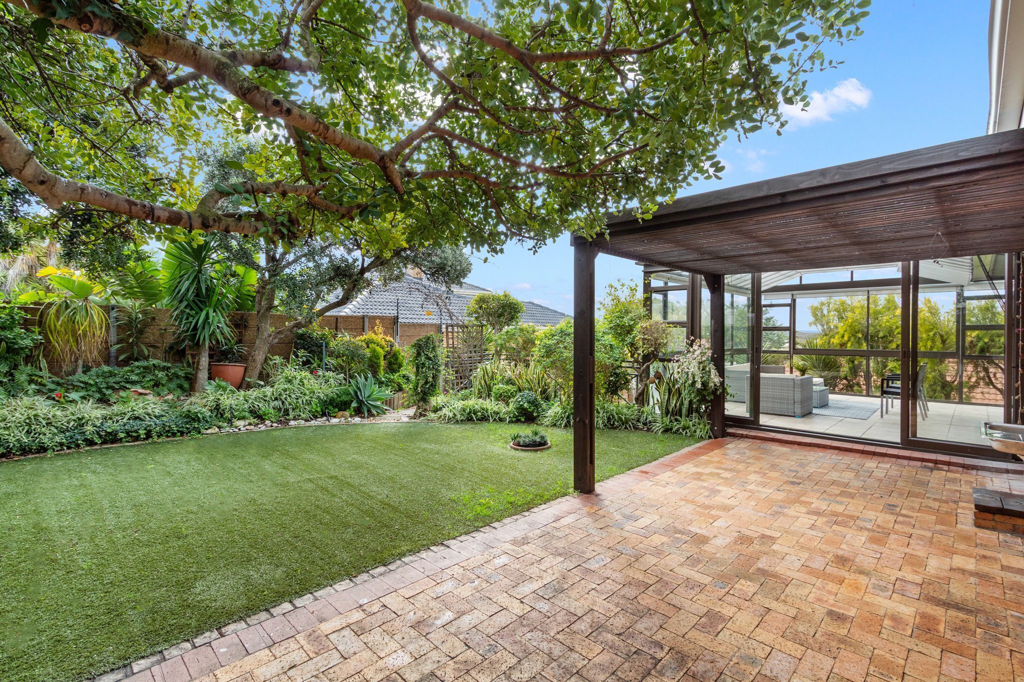 House (6 Bedrooms) | Front of property