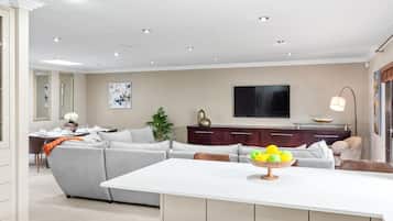 House (6 Bedrooms) | Interior