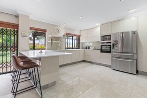 House (6 Bedrooms) | Interior - Warwick Coastal Harmony (Cape Town)