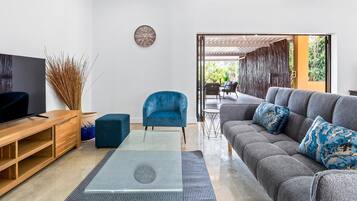 House (5 Bedrooms) | Interior