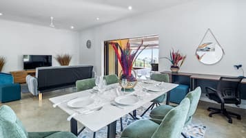 House (5 Bedrooms) | Interior