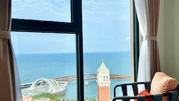 Atermis Two Bedroom Luxury - Firework and Ocean View | Allergikerbettwaren, Betten mit Memory-Foam-Matratzen, Minibar