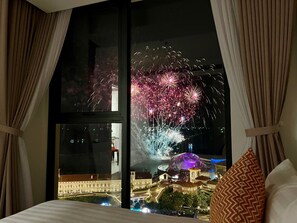 Atermis Two Bedroom Luxury - Firework and Ocean View | Literie hypoallergénique, matelas mémoire de forme, minibar, bureau