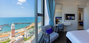 Hypo-allergenic bedding, memory-foam beds, minibar, desk - Atermis Regency Hillside Phu Quoc - Sea & Fireworks View (Phu Quoc)
