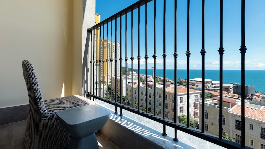 Atermis Regency Hillside Phu Quoc - Sea & Fireworks View