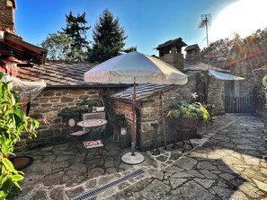 Outdoor dining - La Fonte - Two Bedroom House, Sleeps 4 (Subbiano)