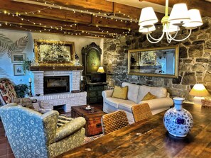 Smart TV, fireplace