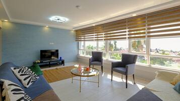 Luxury Condo, Multiple Beds, Kitchen, Sea View | Premium bedding, blackout drapes, soundproofing, iron/ironing board