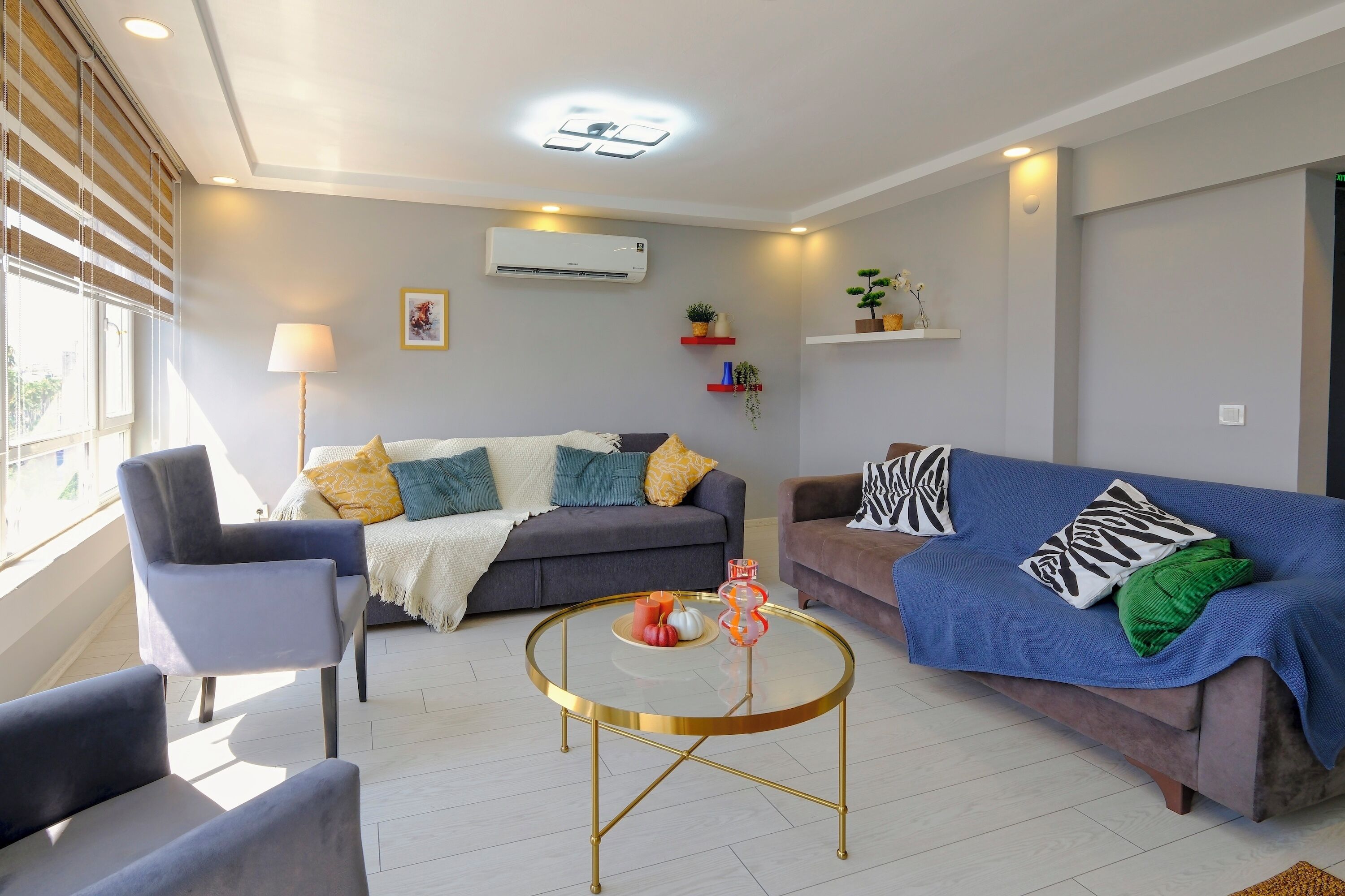 Luxury Condo, 1 Queen Bed with Sofa bed, Kitchen, Sea View | Living room