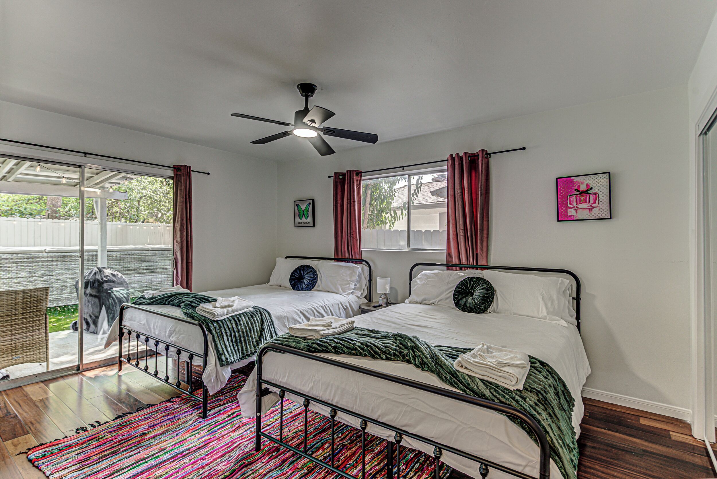 2 habitaciones, escritorio, tabla de planchar con plancha y wifi gratis 