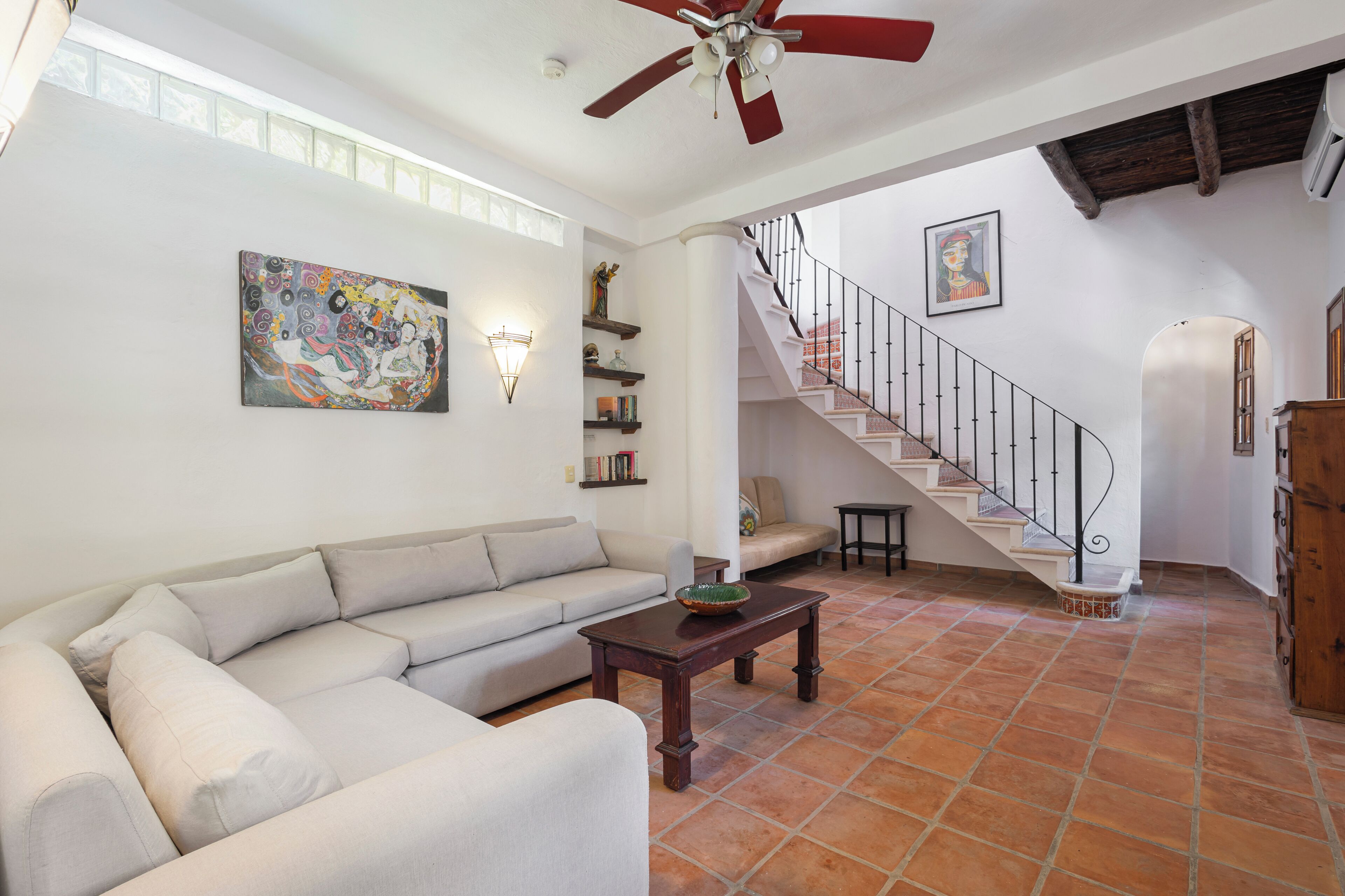 Penthouse Familial, cuisine, vue piscine | Coin séjour