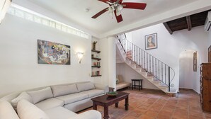 Penthouse Keluarga, dapur, pemandangan kolam renang | Area keluarga