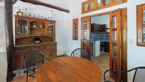 Penthouse Keluarga, dapur, pemandangan kolam renang | Teras/patio