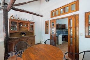 Penthouse Keluarga, dapur, pemandangan kolam renang | Teras/patio