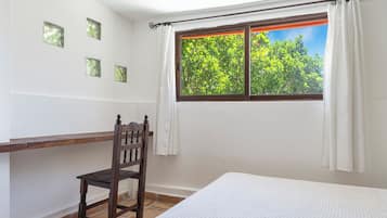 Cobertura família, cozinha, vista para a piscina | Cofres nos quartos, ferros/tábuas de passar roupa, Wi-Fi de cortesia