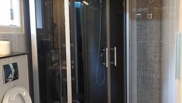Deluxe Double Room | Bathroom