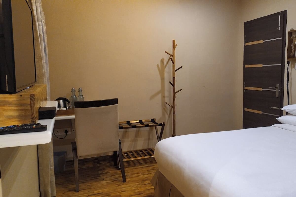 Executive Double Room, 1 Queen Bed | Living area