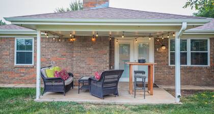Timeless 3BR Home in Cozy Puckett West Neighborhood - Near Medical District