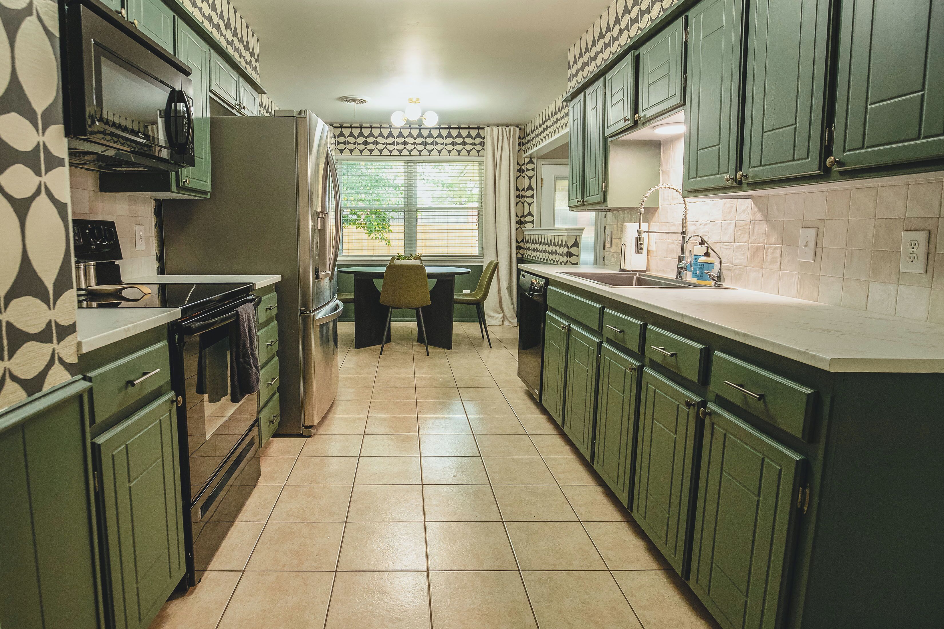 Microondas, parrilla de estufa y lavavajillas 