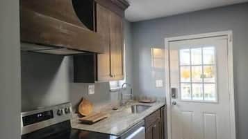 Réfrigérateur, micro-ondes, four, lave-vaisselle