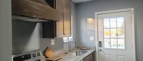 Réfrigérateur, micro-ondes, four, lave-vaisselle