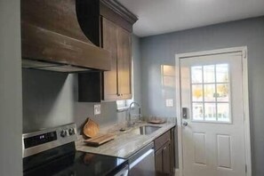 Fridge, microwave, oven, dishwasher - *the Michigander* Entire Queen BR suite!
@MicroLux (Royal Oak)