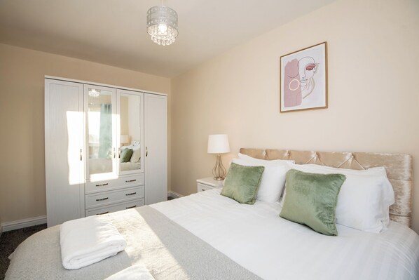 3 chambres, fer et planche Ă repasser, Wi-Fi, literie fournie