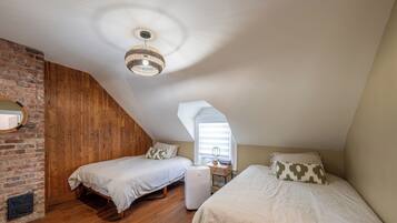 Premium bedding, iron/ironing board, travel cot, free WiFi